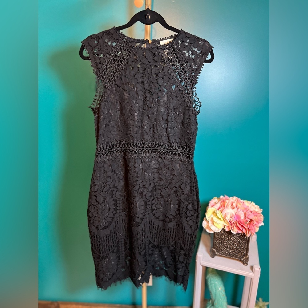 Main Strip Black Sheath Lace Mini Dress Cap Sleeve